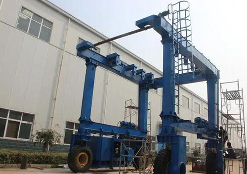 游艇吊艇桿在搬運游艇時有哪些優(yōu)勢和局限性？