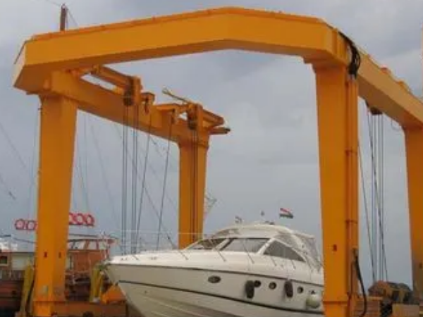 游艇吊的安裝方式對(duì)游艇的穩(wěn)定性有影響嗎?
