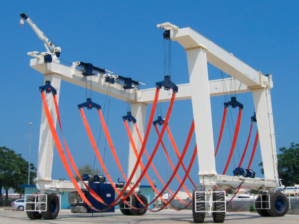 游艇吊的建造材料有哪些常見(jiàn)選擇？